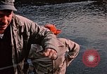 Immagine di Gioco operaio Kodiak Alaska USA, 1953, secondo 51 filmato di repertorio 65675035058