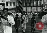 Image Hommes vêtus d'un pyjama mars dans Casey Joy Da parade Mobile Alabama USA, 1929, de la seconde 32 séquences d'archives historiques vidéo 65675035087