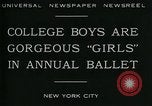 Image Collège de garçons habillés en filles New York City USA, 1930, de la seconde 4 séquences d'archives historiques vidéo 65675035092