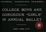 Image Collège de garçons habillés en filles New York City USA, 1930, de la seconde 8 séquences d'archives historiques vidéo 65675035092