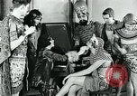 Image Collège de garçons habillés en filles New York City USA, 1930, de la seconde 11 séquences d'archives historiques vidéo 65675035092