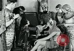 Image Collège de garçons habillés en filles New York City USA, 1930, de la seconde 12 séquences d'archives historiques vidéo 65675035092