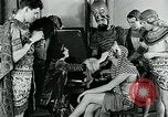 Image Collège de garçons habillés en filles New York City USA, 1930, de la seconde 13 séquences d'archives historiques vidéo 65675035092