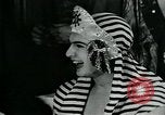 Image Collège de garçons habillés en filles New York City USA, 1930, de la seconde 17 séquences d'archives historiques vidéo 65675035092