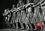 Image Collège de garçons habillés en filles New York City USA, 1930, de la seconde 33 séquences d'archives historiques vidéo 65675035092