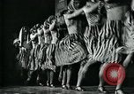 Image Collège de garçons habillés en filles New York City USA, 1930, de la seconde 37 séquences d'archives historiques vidéo 65675035092