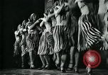 Image Collège de garçons habillés en filles New York City USA, 1930, de la seconde 38 séquences d'archives historiques vidéo 65675035092