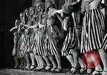Image Collège de garçons habillés en filles New York City USA, 1930, de la seconde 41 séquences d'archives historiques vidéo 65675035092