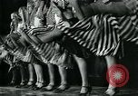 Image Collège de garçons habillés en filles New York City USA, 1930, de la seconde 43 séquences d'archives historiques vidéo 65675035092