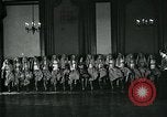 Image Collège de garçons habillés en filles New York City USA, 1930, de la seconde 55 séquences d'archives historiques vidéo 65675035092