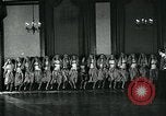 Image Collège de garçons habillés en filles New York City USA, 1930, de la seconde 56 séquences d'archives historiques vidéo 65675035092