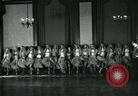 Image Collège de garçons habillés en filles New York City USA, 1930, de la seconde 57 séquences d'archives historiques vidéo 65675035092