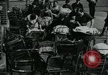 Standbild Frauen Wäsche waschen London England, 1930, aus Sekunde 31 historischem Filmmaterial Videoclip 65675035100