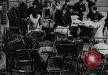 Standbild Frauen Wäsche waschen London England, 1930, aus Sekunde 34 historischem Filmmaterial Videoclip 65675035100