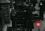 Standbild Frauen Wäsche waschen London England, 1930, aus Sekunde 38 historischem Filmmaterial Videoclip 65675035100