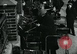 Standbild Frauen Wäsche waschen London England, 1930, aus Sekunde 39 historischem Filmmaterial Videoclip 65675035100