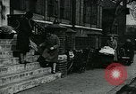 Standbild Frauen Wäsche waschen London England, 1930, aus Sekunde 51 historischem Filmmaterial Videoclip 65675035100