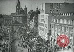 Standbild deutsche Volk Düsseldorf Deutschland, 1930, aus Sekunde 13 historischem Filmmaterial Videoclip 65675035103