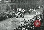 Standbild deutsche Volk Düsseldorf Deutschland, 1930, aus Sekunde 18 historischem Filmmaterial Videoclip 65675035103