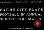 Standbild Shrovetide übereinstimmen Ashbourne England, 1930, aus Sekunde 7 historischem Filmmaterial Videoclip 65675035105