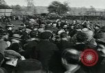 Standbild Shrovetide übereinstimmen Ashbourne England, 1930, aus Sekunde 17 historischem Filmmaterial Videoclip 65675035105