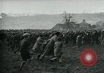 Standbild Shrovetide übereinstimmen Ashbourne England, 1930, aus Sekunde 20 historischem Filmmaterial Videoclip 65675035105