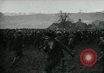 Standbild Shrovetide übereinstimmen Ashbourne England, 1930, aus Sekunde 21 historischem Filmmaterial Videoclip 65675035105