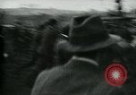 Standbild Shrovetide übereinstimmen Ashbourne England, 1930, aus Sekunde 28 historischem Filmmaterial Videoclip 65675035105