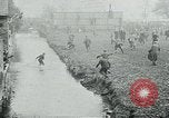 Standbild Shrovetide übereinstimmen Ashbourne England, 1930, aus Sekunde 29 historischem Filmmaterial Videoclip 65675035105