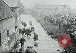Standbild Shrovetide übereinstimmen Ashbourne England, 1930, aus Sekunde 36 historischem Filmmaterial Videoclip 65675035105
