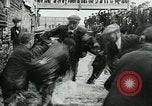 Standbild Shrovetide übereinstimmen Ashbourne England, 1930, aus Sekunde 46 historischem Filmmaterial Videoclip 65675035105