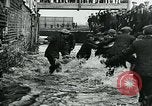 Standbild Shrovetide übereinstimmen Ashbourne England, 1930, aus Sekunde 52 historischem Filmmaterial Videoclip 65675035105
