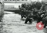 Standbild Shrovetide übereinstimmen Ashbourne England, 1930, aus Sekunde 54 historischem Filmmaterial Videoclip 65675035105