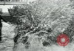 Standbild Shrovetide übereinstimmen Ashbourne England, 1930, aus Sekunde 56 historischem Filmmaterial Videoclip 65675035105