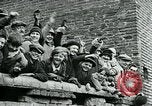 Standbild Shrovetide übereinstimmen Ashbourne England, 1930, aus Sekunde 61 historischem Filmmaterial Videoclip 65675035105