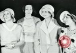 Standbild Modelle New York City USA, 1930, aus Sekunde 15 historischem Filmmaterial Videoclip 65675035110