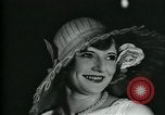 Standbild Modelle New York City USA, 1930, aus Sekunde 55 historischem Filmmaterial Videoclip 65675035110