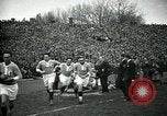 Standbild Rugby-spiel Paris Frankreich, 1930, aus Sekunde 17 historischem Filmmaterial Videoclip 65675035112