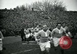 Standbild Rugby-spiel Paris Frankreich, 1930, aus Sekunde 18 historischem Filmmaterial Videoclip 65675035112