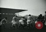 Standbild Rugby-spiel Paris Frankreich, 1930, aus Sekunde 25 historischem Filmmaterial Videoclip 65675035112