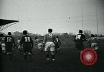 Standbild Rugby-spiel Paris Frankreich, 1930, aus Sekunde 27 historischem Filmmaterial Videoclip 65675035112