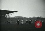 Standbild Rugby-spiel Paris Frankreich, 1930, aus Sekunde 31 historischem Filmmaterial Videoclip 65675035112
