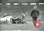 Standbild Rugby-spiel Paris Frankreich, 1930, aus Sekunde 32 historischem Filmmaterial Videoclip 65675035112