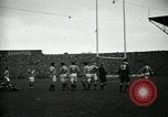 Standbild Rugby-spiel Paris Frankreich, 1930, aus Sekunde 42 historischem Filmmaterial Videoclip 65675035112