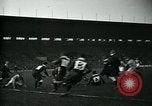 Standbild Rugby-spiel Paris Frankreich, 1930, aus Sekunde 46 historischem Filmmaterial Videoclip 65675035112