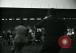 Standbild Rugby-spiel Paris Frankreich, 1930, aus Sekunde 50 historischem Filmmaterial Videoclip 65675035112