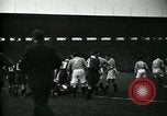 Standbild Rugby-spiel Paris Frankreich, 1930, aus Sekunde 52 historischem Filmmaterial Videoclip 65675035112