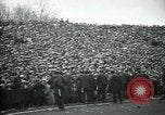 Standbild Rugby-spiel Paris Frankreich, 1930, aus Sekunde 61 historischem Filmmaterial Videoclip 65675035112