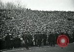 Standbild Rugby-spiel Paris Frankreich, 1930, aus Sekunde 62 historischem Filmmaterial Videoclip 65675035112