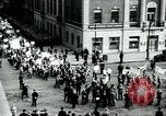 Standbild Pro-sozialistischen Mai 1930 Parade in New York New York City USA, 1930, aus Sekunde 9 historischem Filmmaterial Videoclip 65675035113